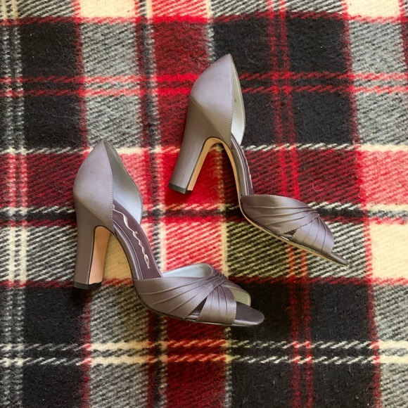 Nine Grey Elegant Heels - Picture 3 of 4